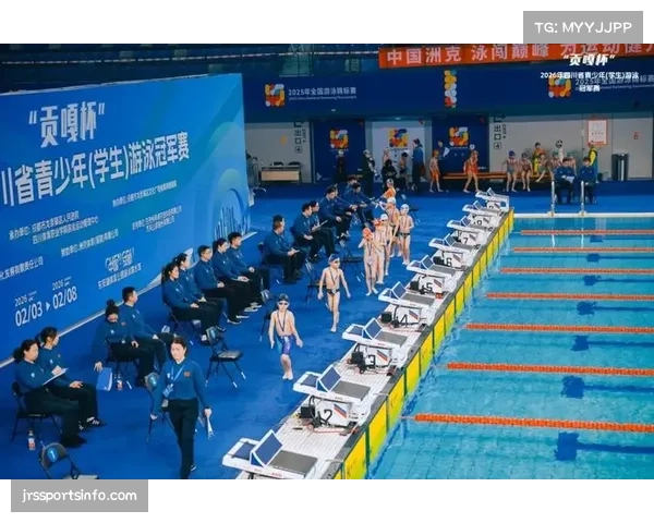 青少年游泳U系列赛成都站首日，11名运动员打破年龄组纪录